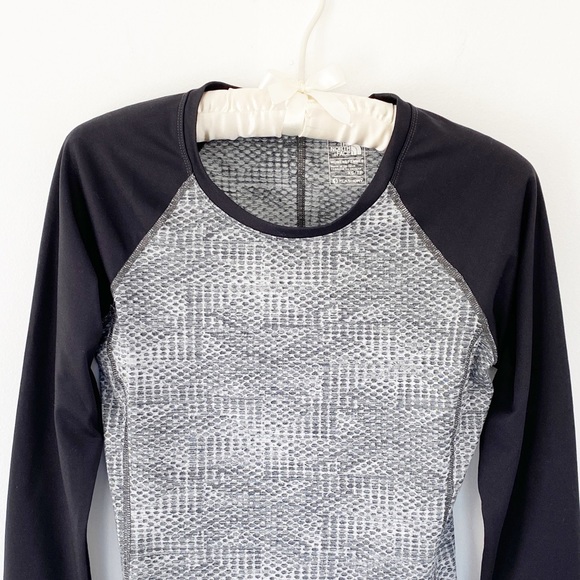 The North Face Flashdry Gray Pullover Long Sleeve - Picture 2 of 6